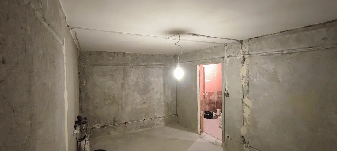 Stara instalacja aluminiowa w bloku – dlaczego to tykająca bomba? Koszty i zasady wymiany we Włocławku (2026)