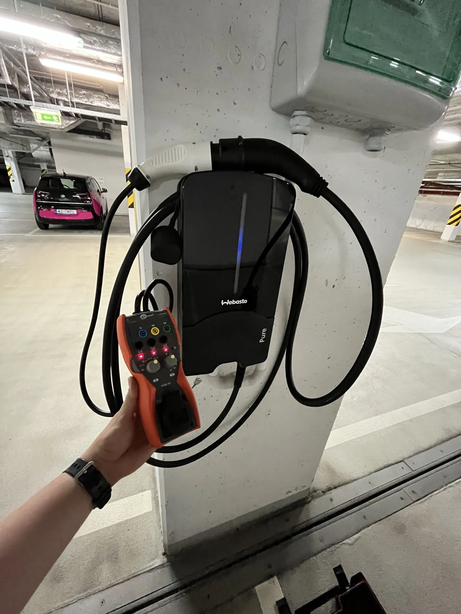 Stacja ładowania EV w domu – dlaczego Wallbox to przyszłość i jak zamontować go bezpiecznie?